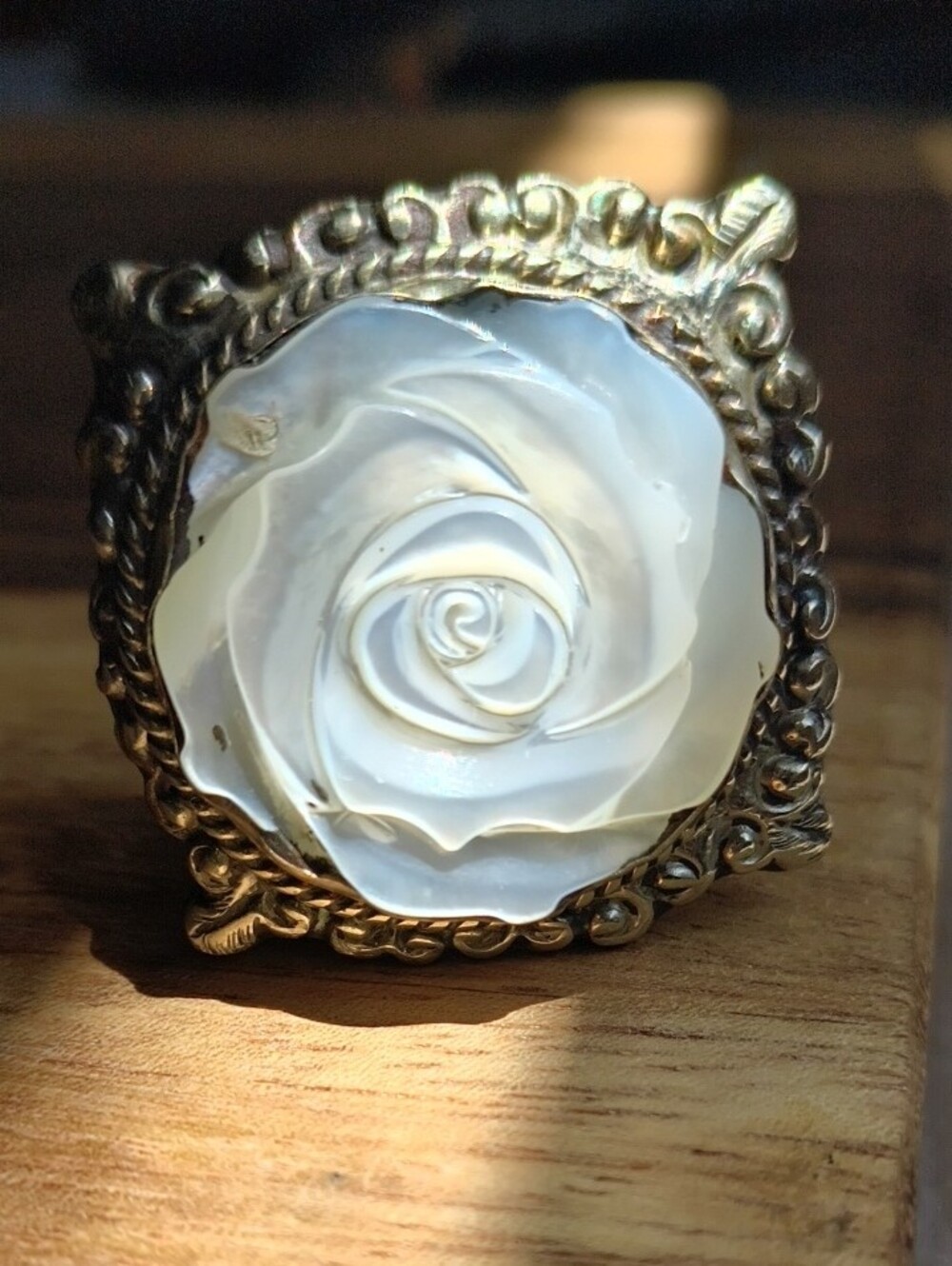 Gorgeous Iridescent Mother-of-Pearl Shell Rose Ring In Tibetan Silver Setting - Picture 5 of 11